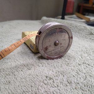 Collectable vintage UNIVERSAL sewing tape measure